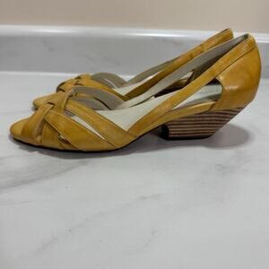 Chocolat Blu GILLY Leather Crisscross Slip On Women’s 7.5 Mustard Yellow NEW